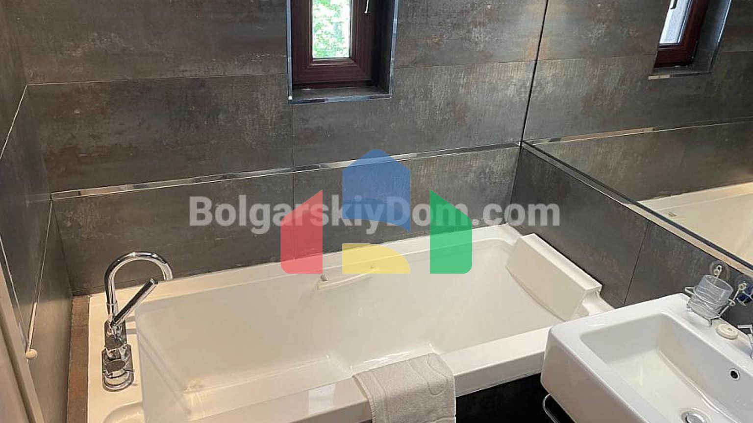 П'ятикімнатний мезонет в Марина Кейп