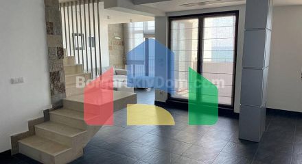 П'ятикімнатний мезонет в Марина Кейп