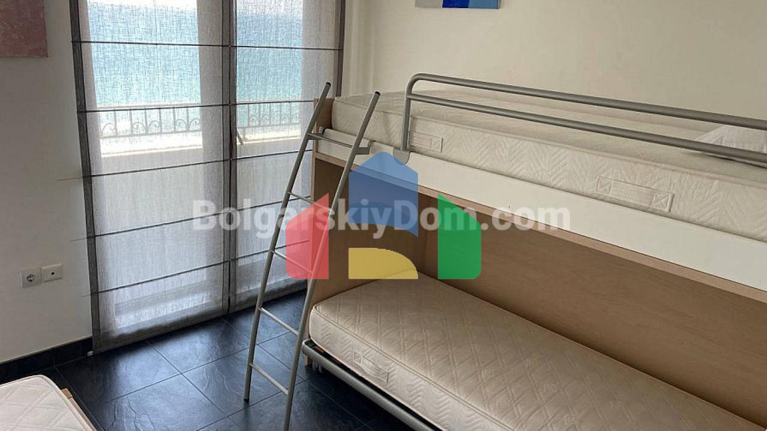 П'ятикімнатний мезонет в Марина Кейп