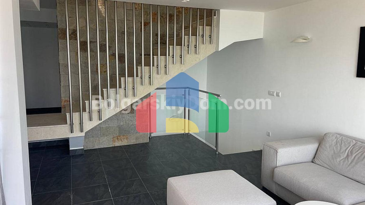 П'ятикімнатний мезонет в Марина Кейп