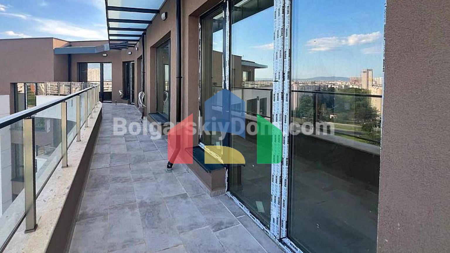 Чотирикімнатний пентхаус у Тіффані Резіденс