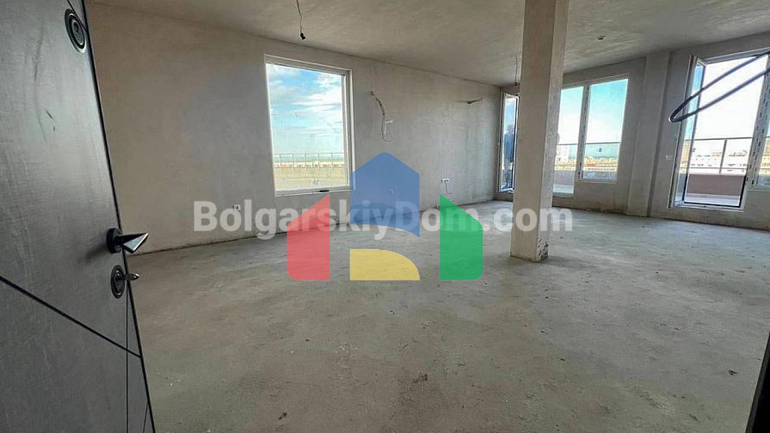 Чотирикімнатний пентхаус у Тіффані Резіденс