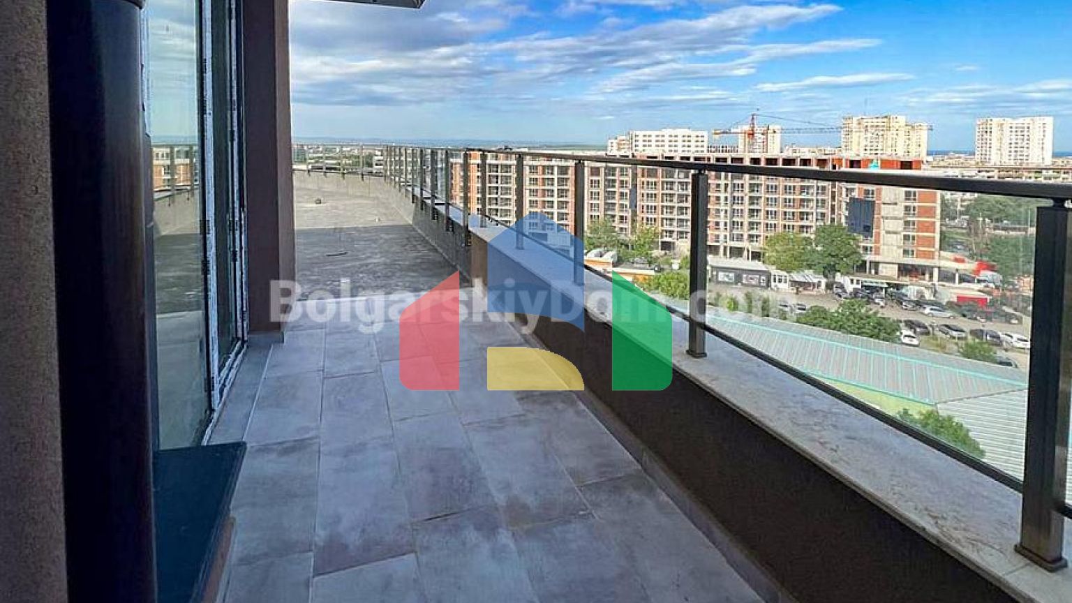 Чотирикімнатний пентхаус у Тіффані Резіденс