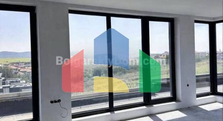 Трехкомнатная квартира в Крайморие