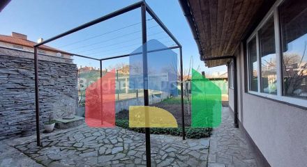 Дом в Меден Рудник