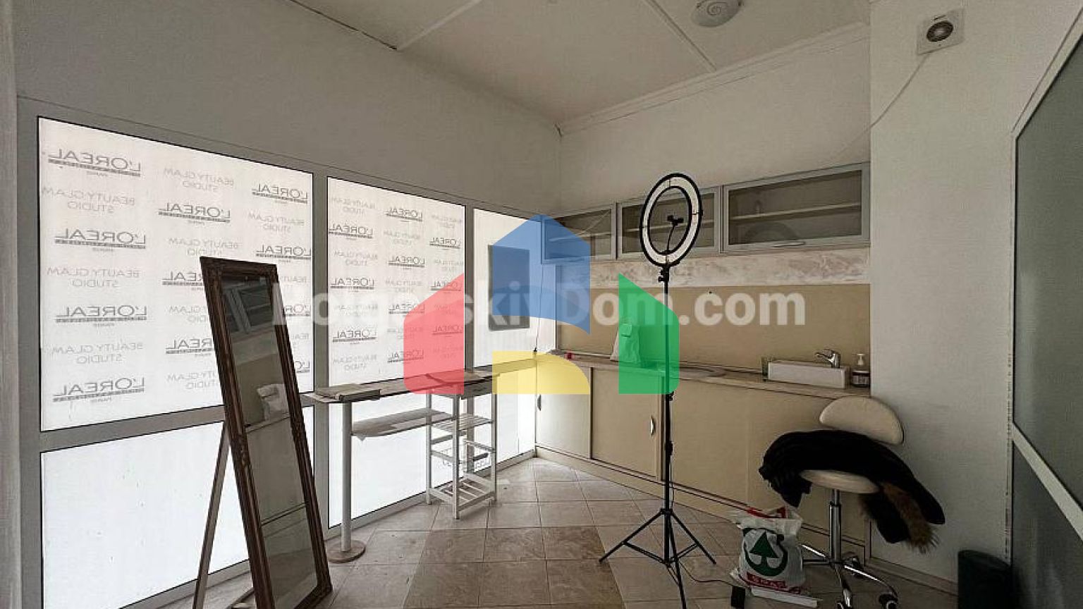 Офіс в житловому комплексі