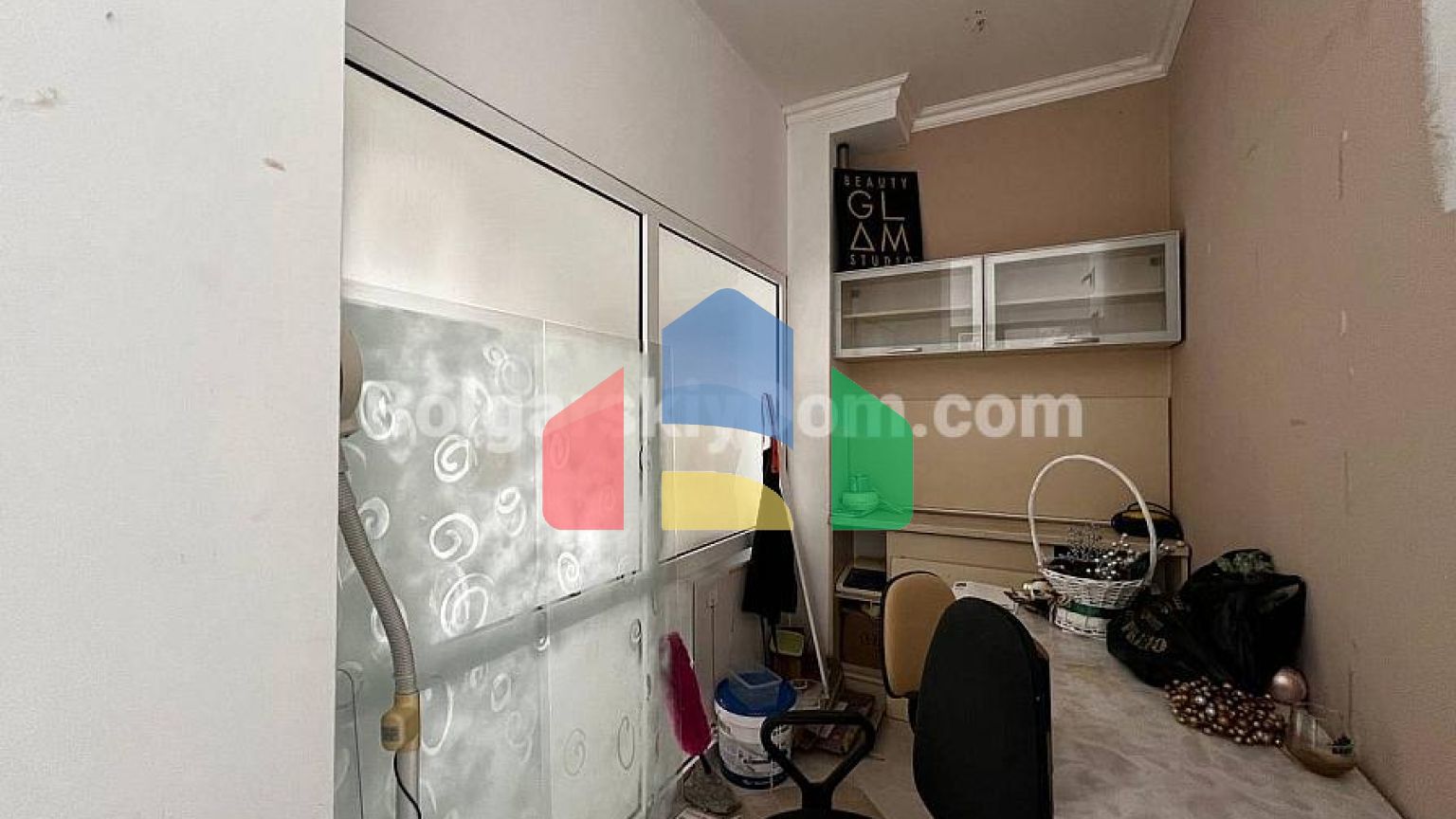 Офіс в житловому комплексі