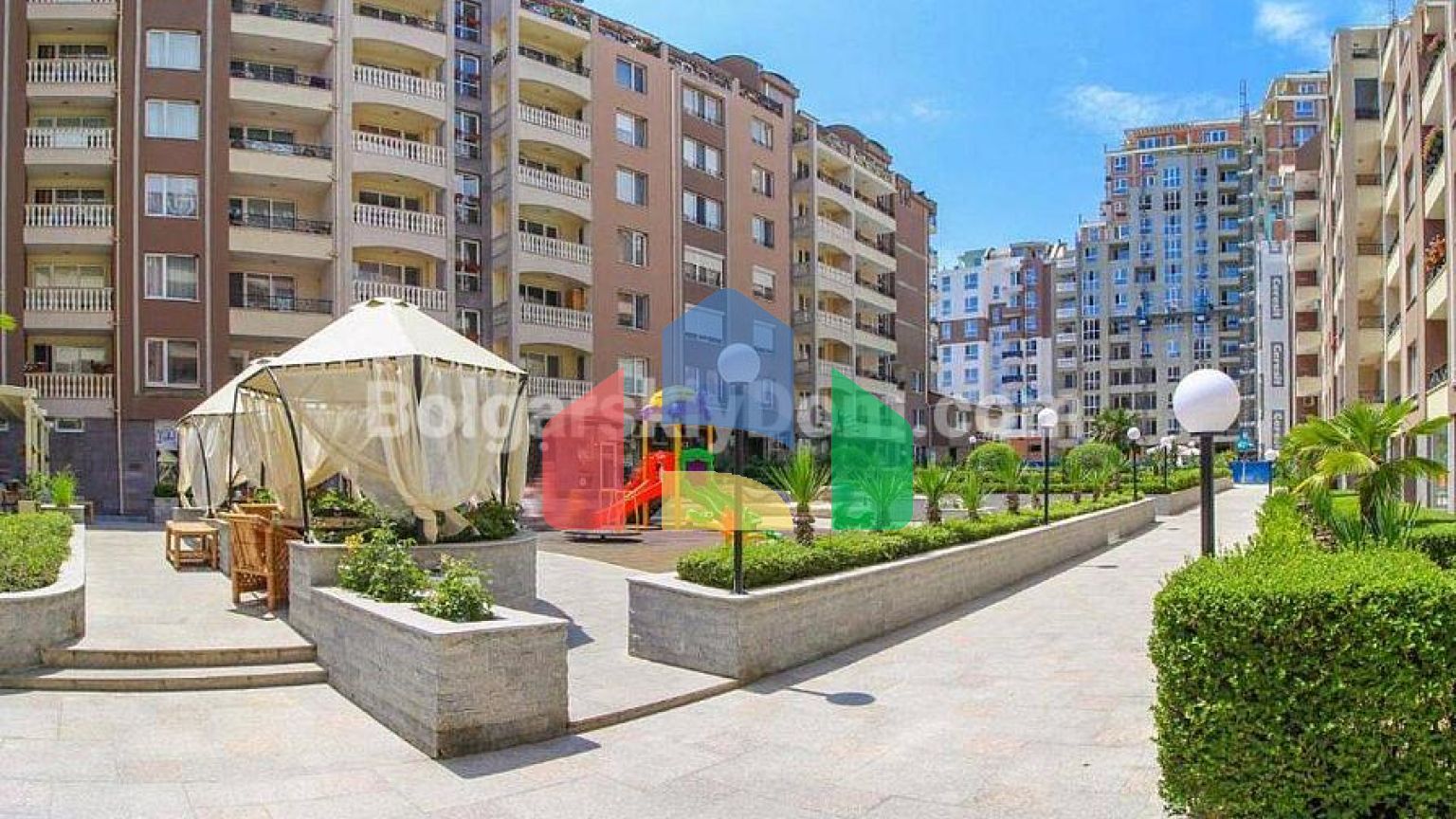 Офіс в житловому комплексі