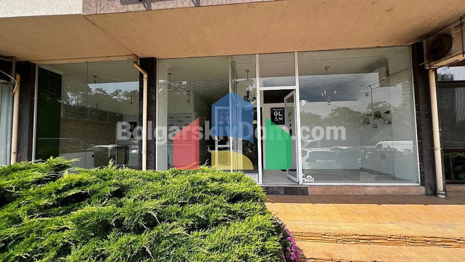 Офіс в житловому комплексі