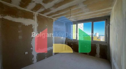 Трикімнатна квартира в Зорниця