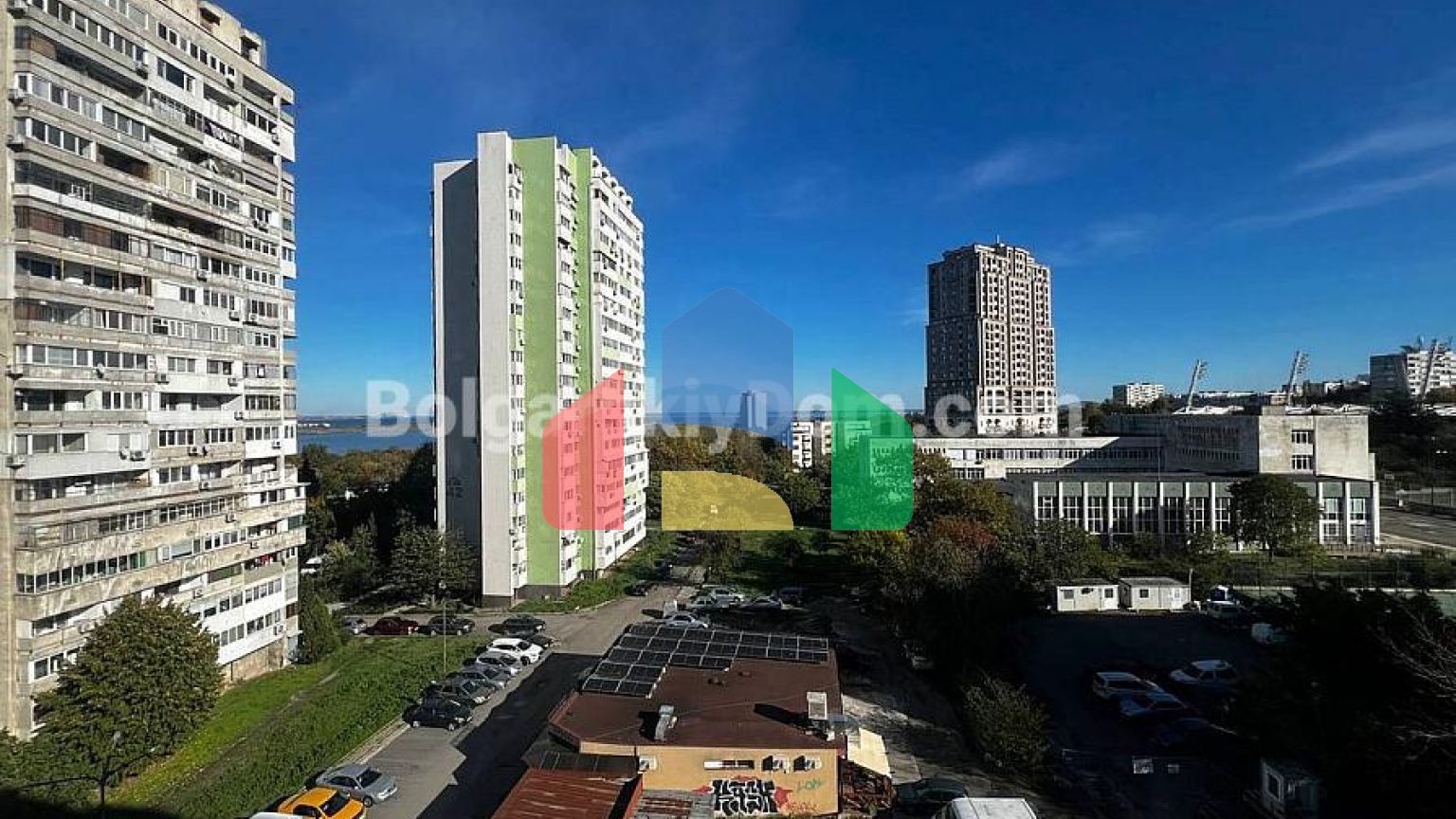 Трикімнатна квартира в Зорниця