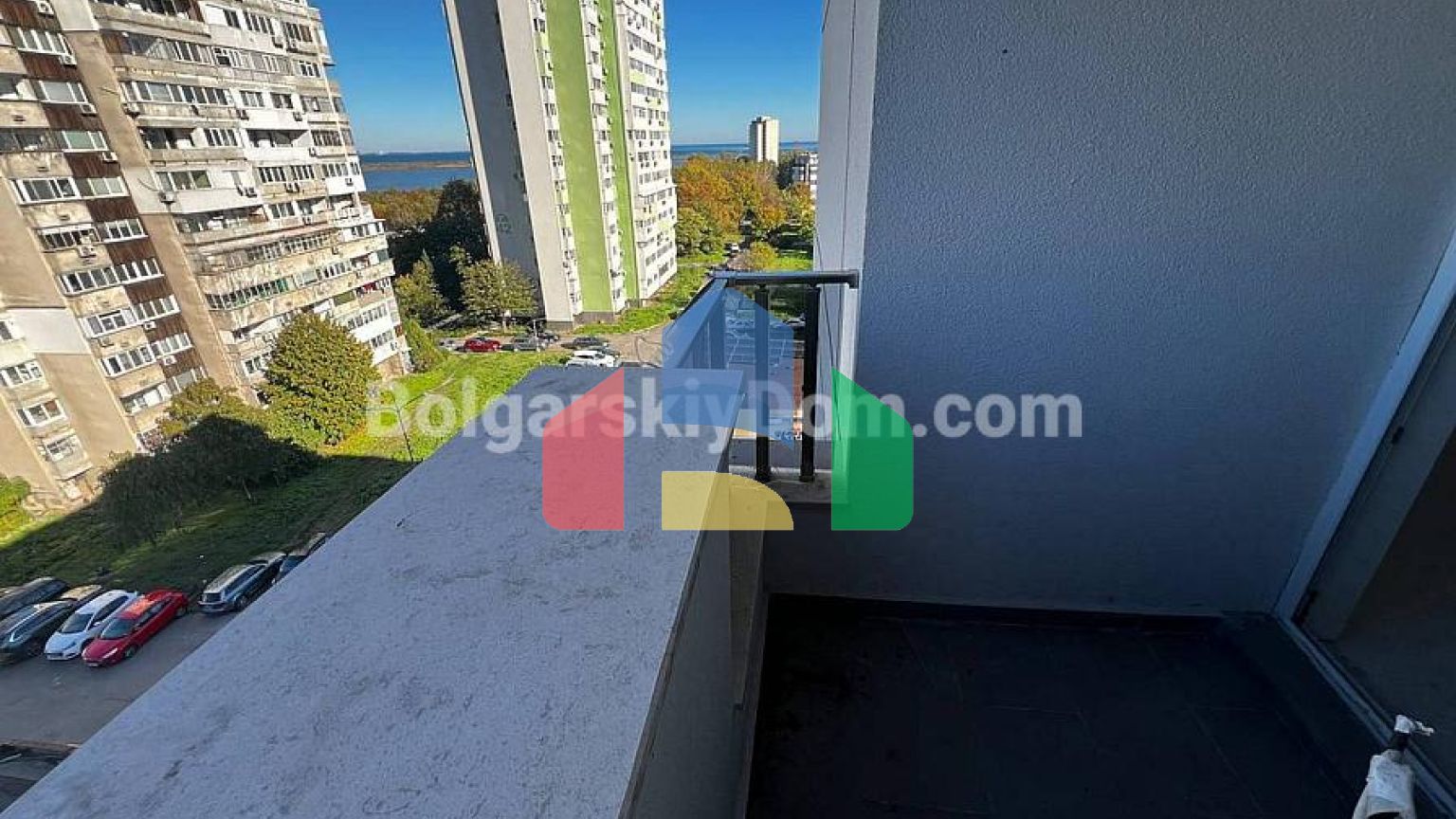 Трикімнатна квартира в Зорниця