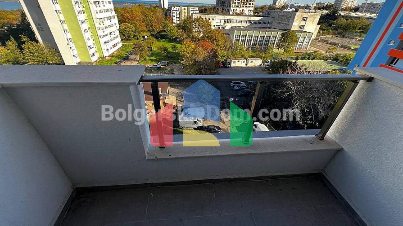 Трикімнатна квартира в Зорниця