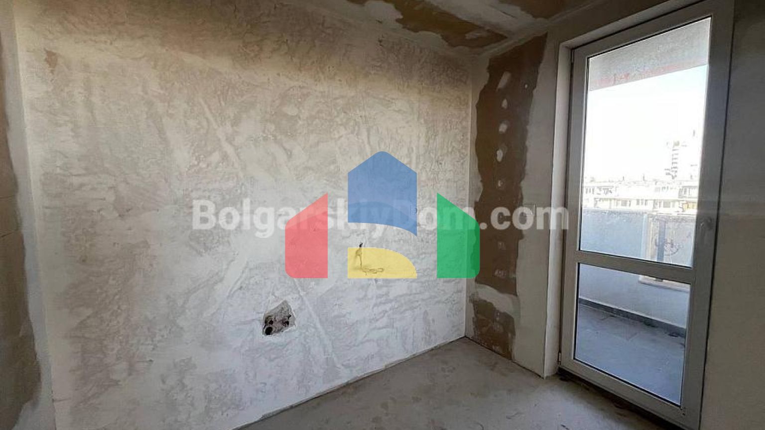 Трикімнатна квартира в Зорниця