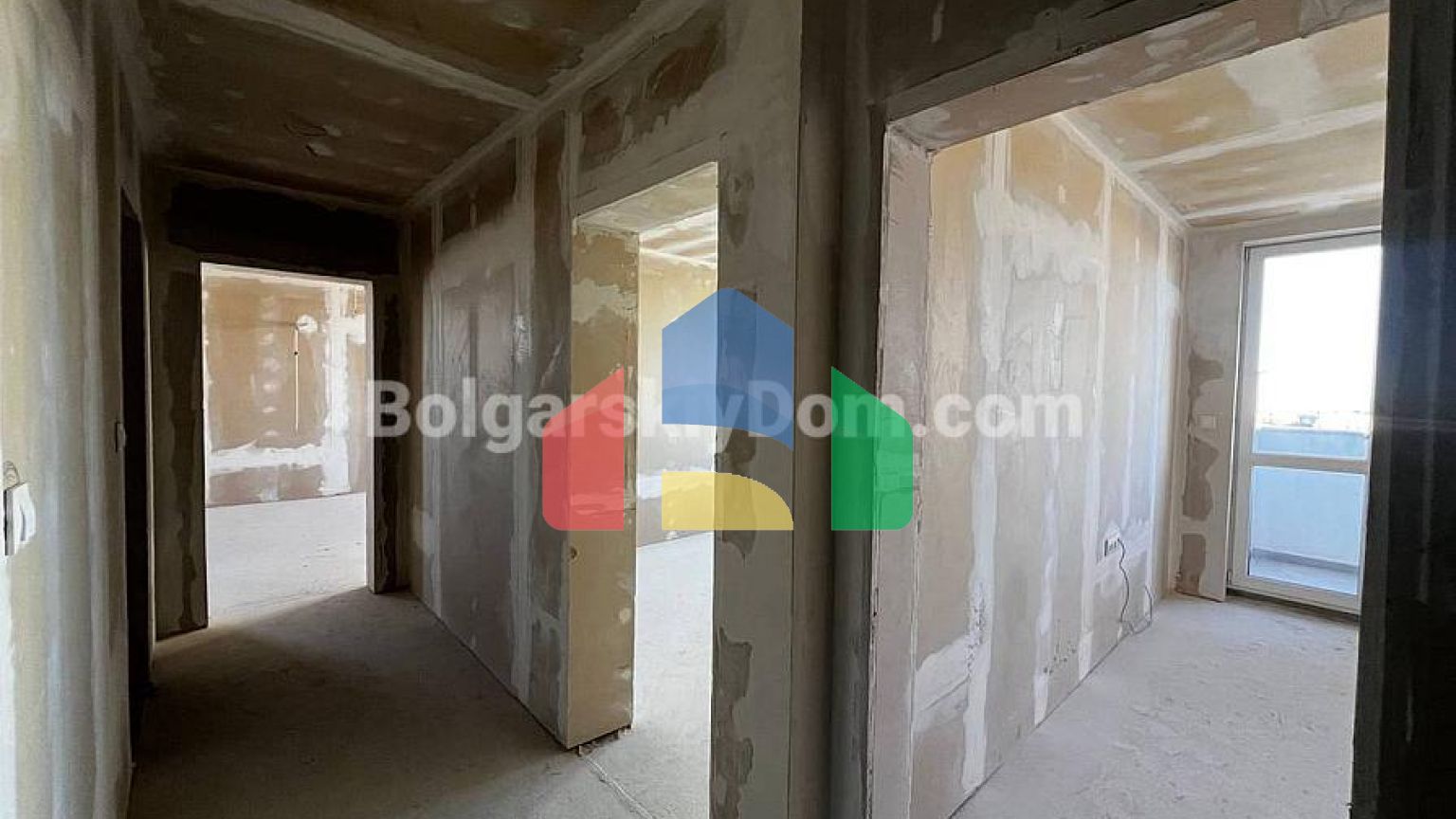 Трикімнатна квартира в Зорниця