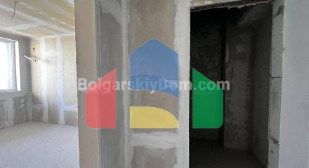 Трикімнатна квартира в Зорниця