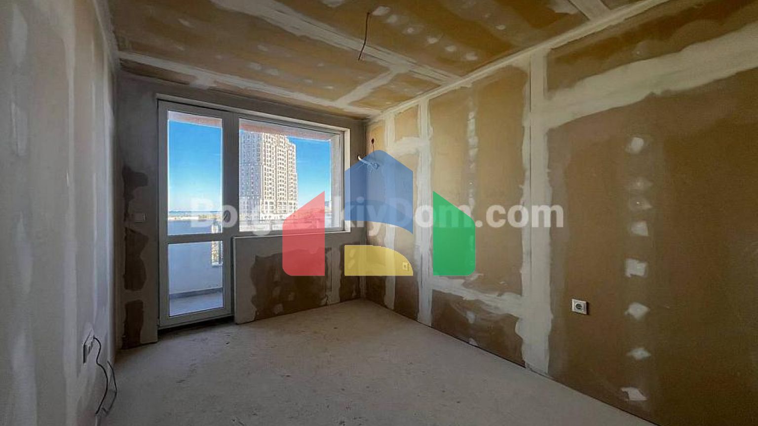 Трикімнатна квартира в Зорниця