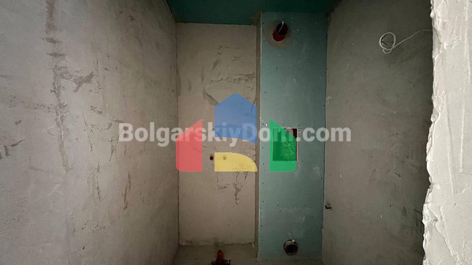 Трикімнатна квартира в Зорниця