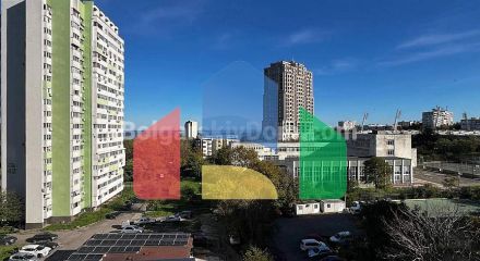 Трикімнатна квартира в Зорниця