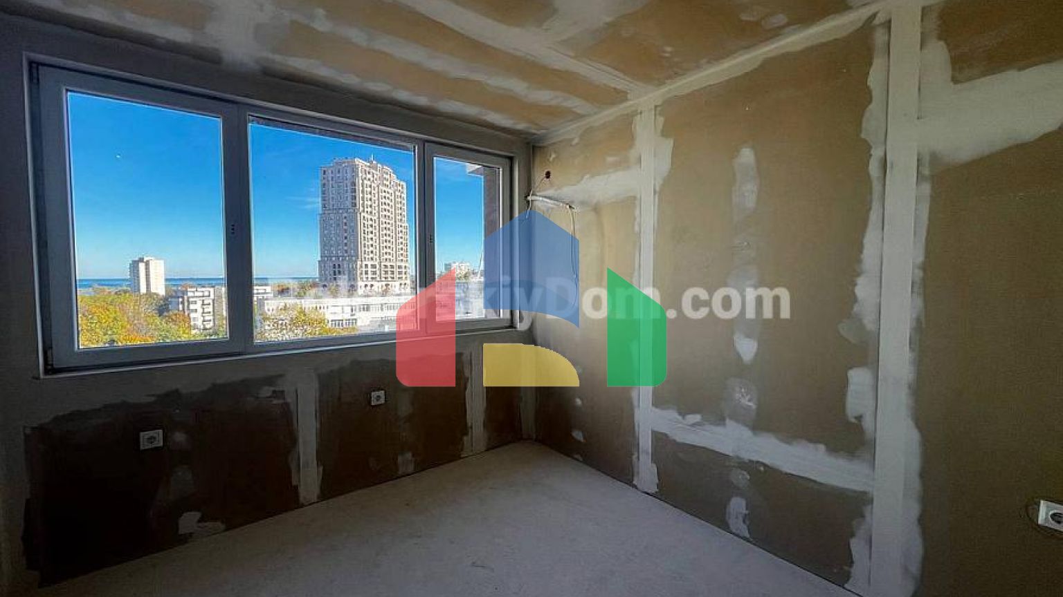 Трикімнатна квартира в Зорниця