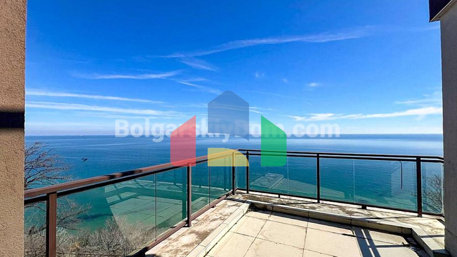 Трикімнатна квартира в Бялі