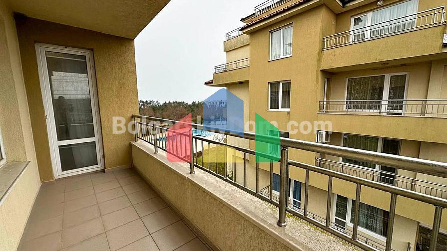 Двокімнатна квартира в Пайнс Біч Резорт