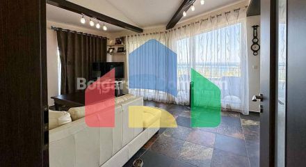 Трикімнатна квартира в Пайнс Біч