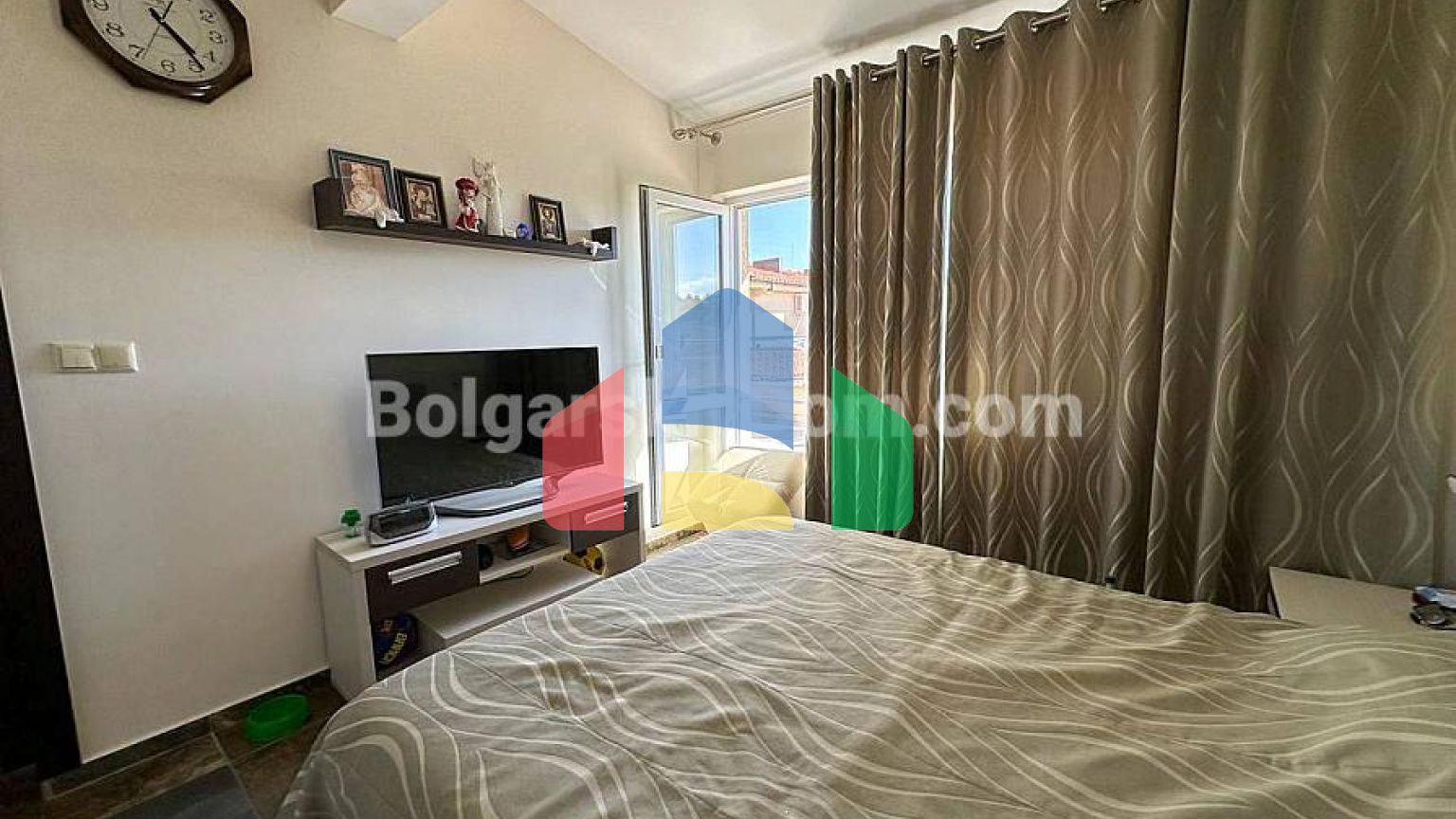 Трикімнатна квартира в Пайнс Біч