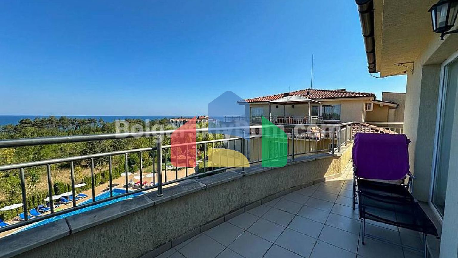 Трикімнатна квартира в Пайнс Біч