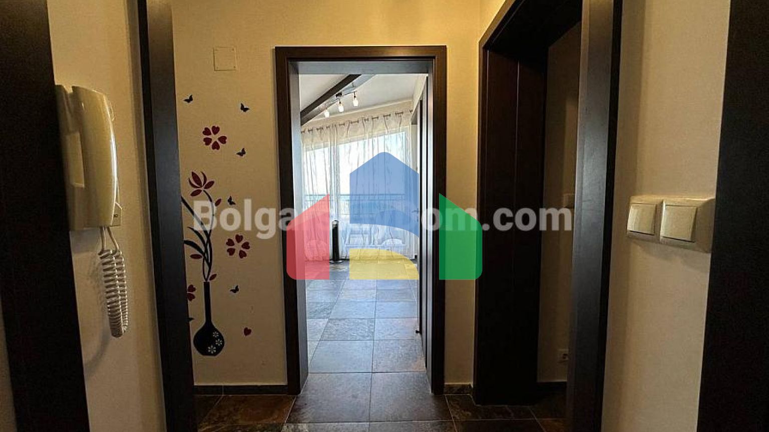 Трикімнатна квартира в Пайнс Біч