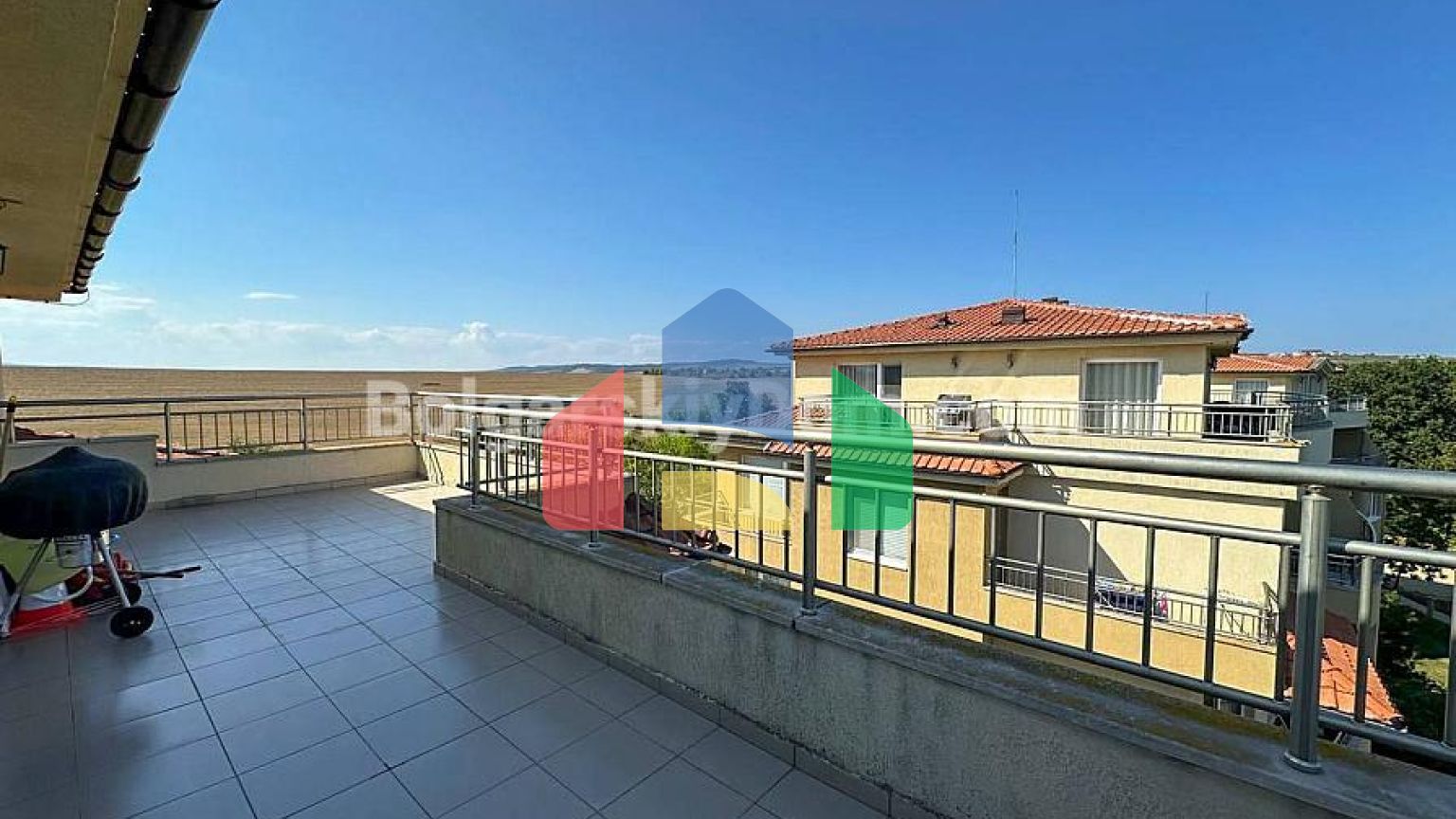 Трикімнатна квартира в Пайнс Біч