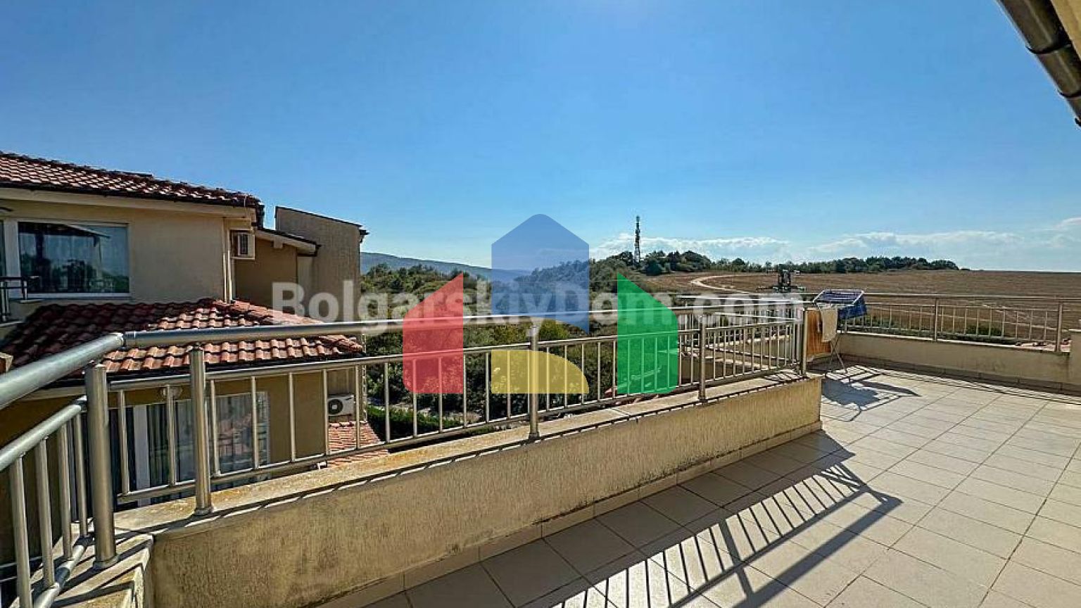 Трикімнатна квартира в Пайнс Біч