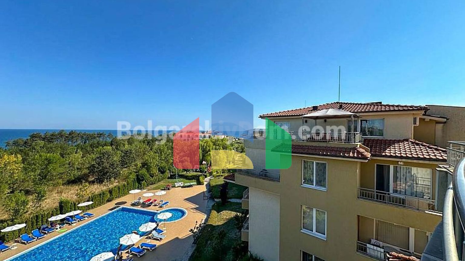 Трикімнатна квартира в Пайнс Біч