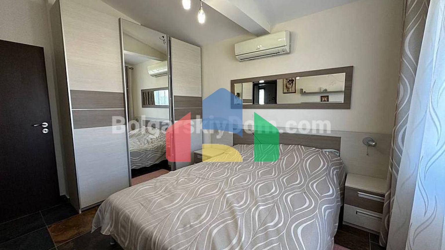 Трикімнатна квартира в Пайнс Біч