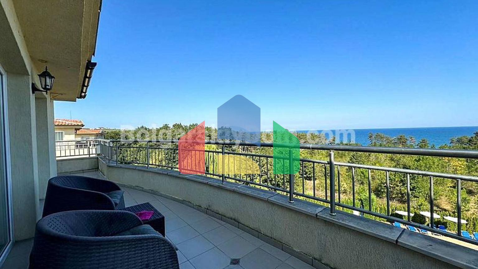 Трикімнатна квартира в Пайнс Біч