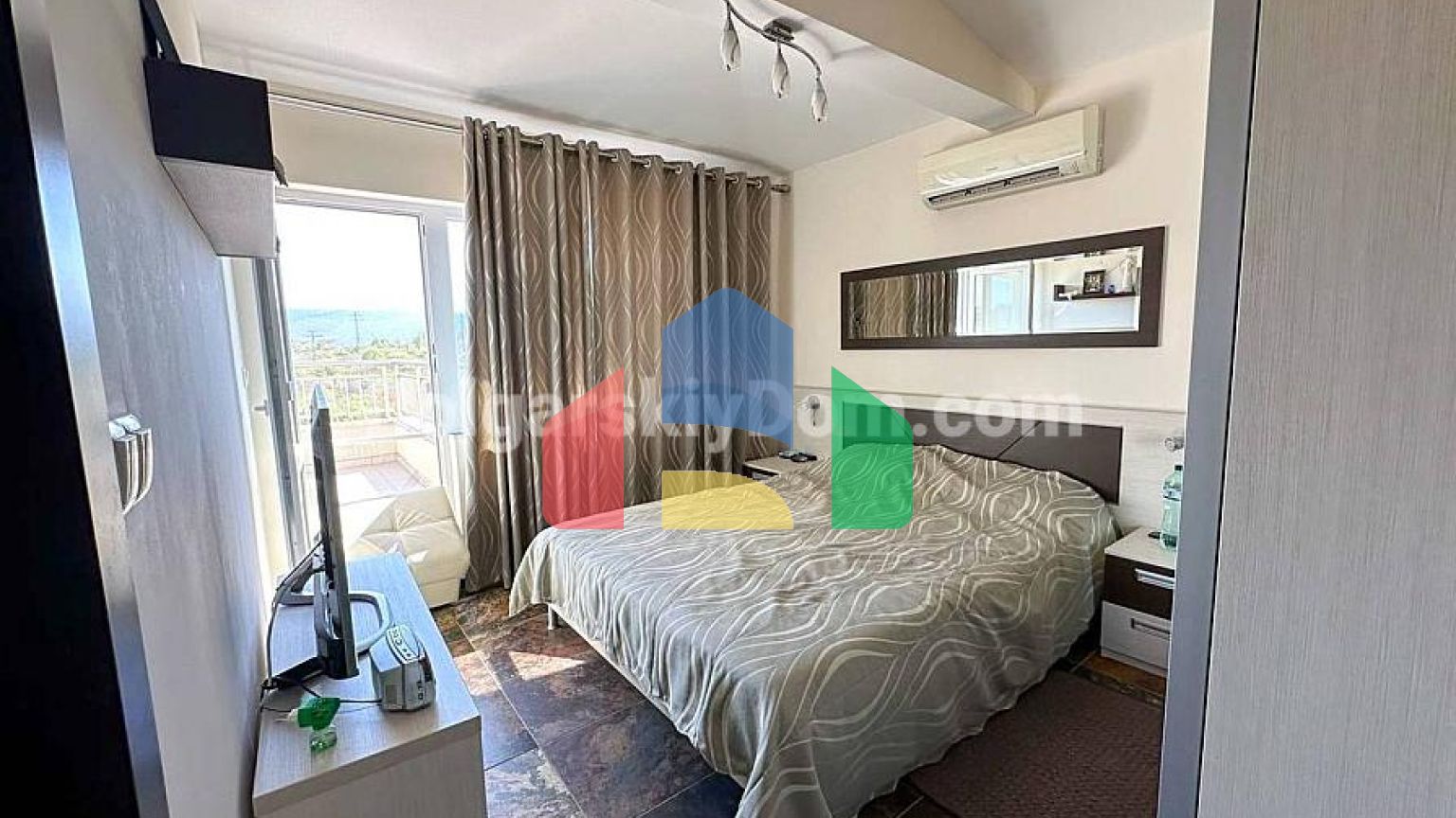 Трикімнатна квартира в Пайнс Біч