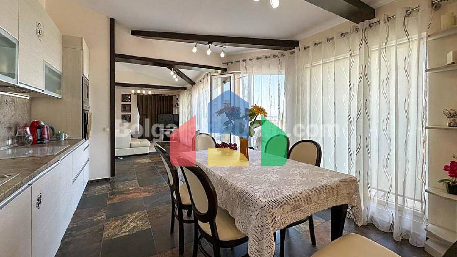 Трикімнатна квартира в Пайнс Біч