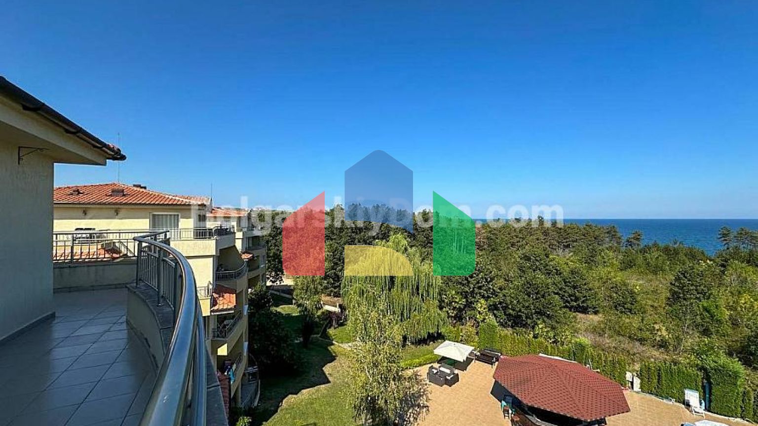 Трикімнатна квартира в Пайнс Біч