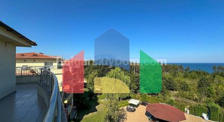 Трикімнатна квартира в Пайнс Біч