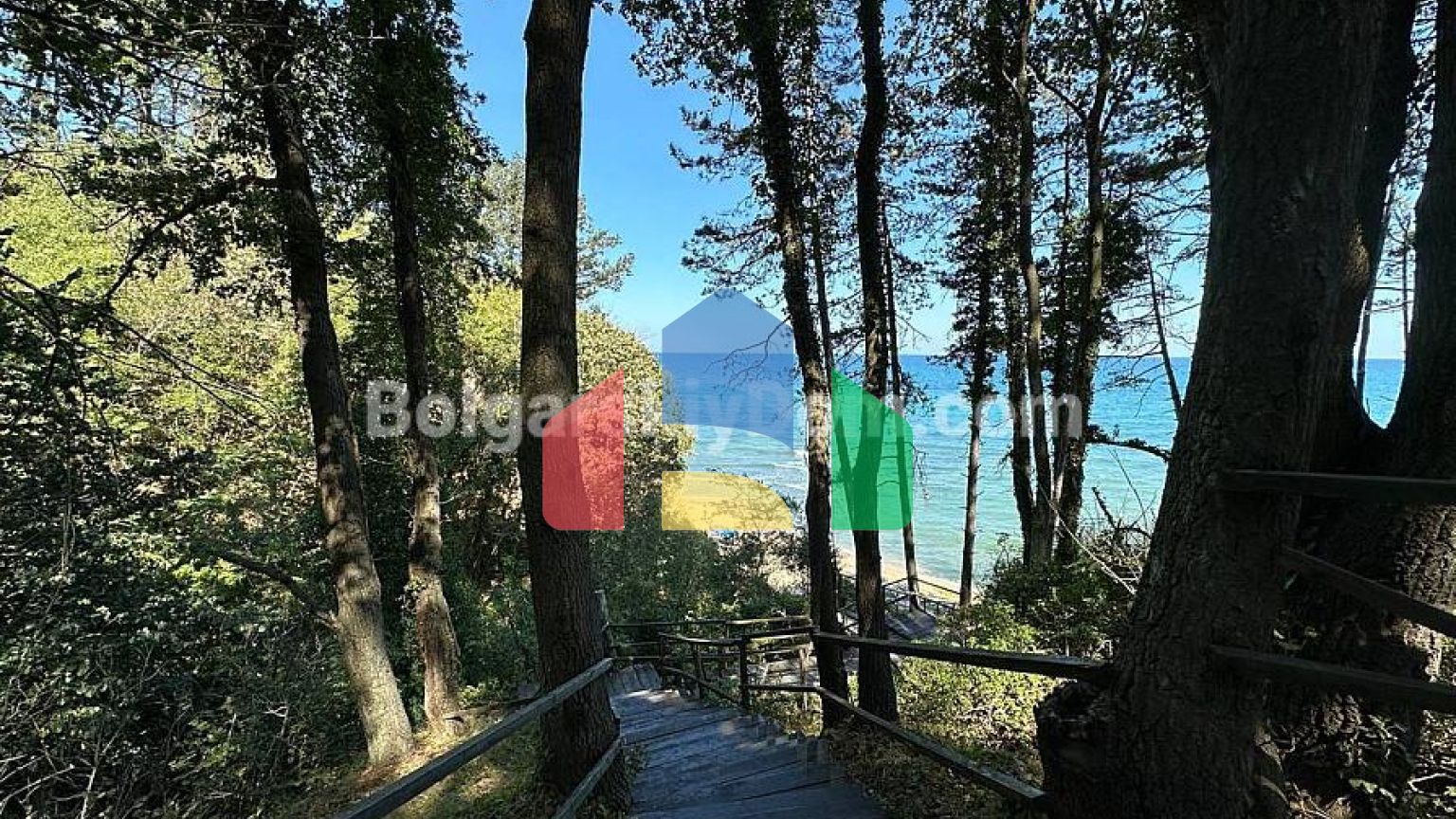 Трикімнатна квартира в Пайнс Біч