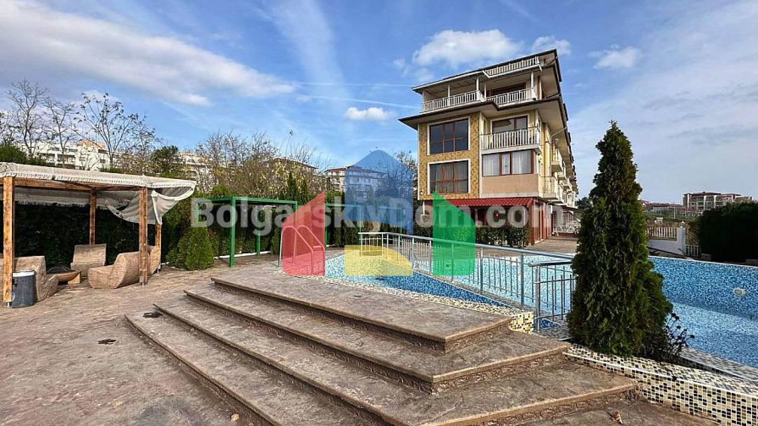 Трехкомнатная квартира в Аспро Марина