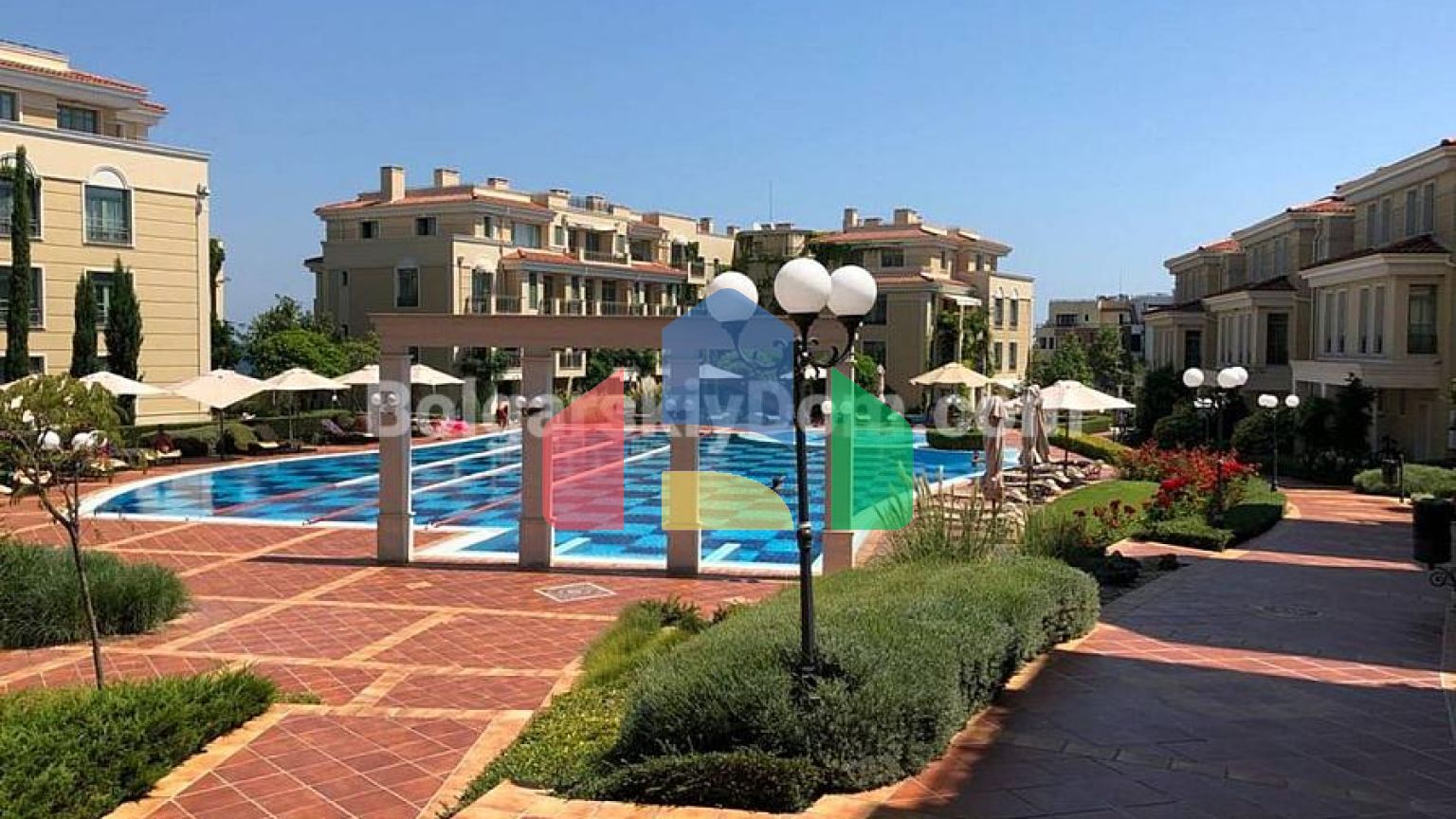 Трикімнатна квартира у Флорес Гарден