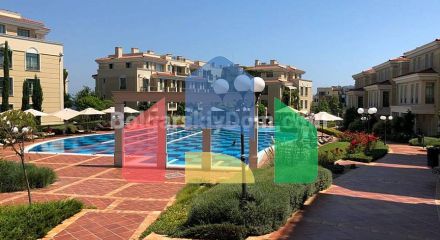 Трикімнатна квартира у Флорес Гарден