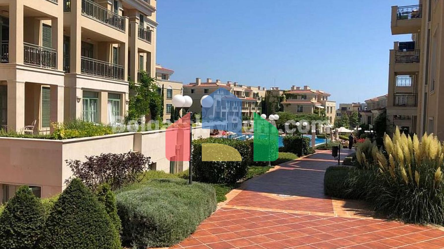 Трикімнатна квартира у Флорес Гарден