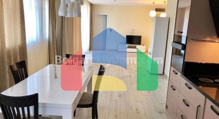 Трикімнатна квартира у Флорес Гарден