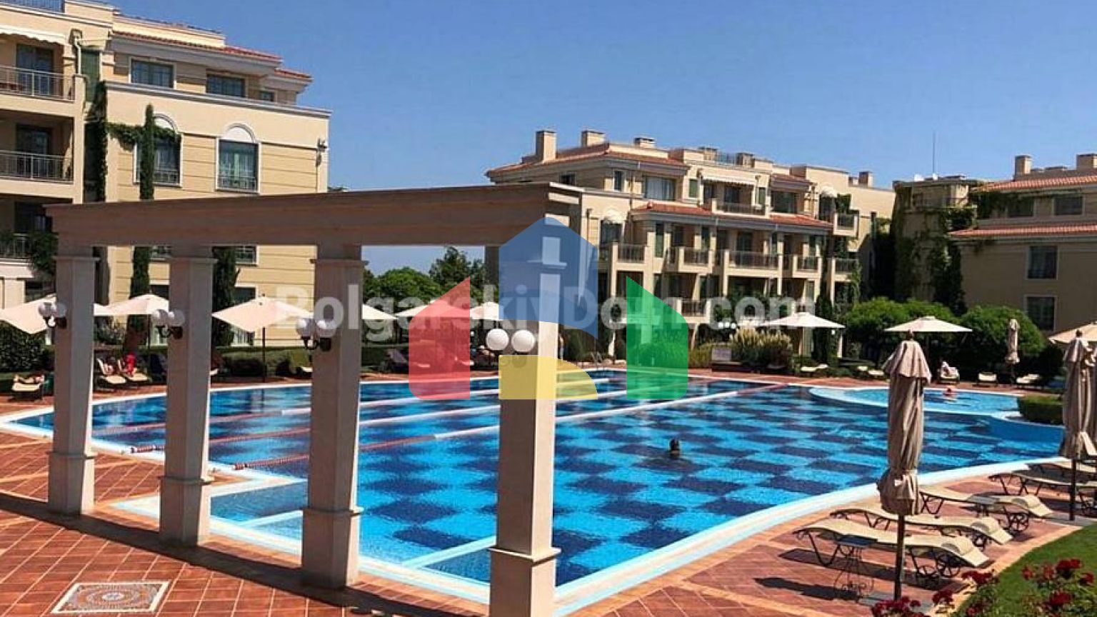 Трикімнатна квартира у Флорес Гарден