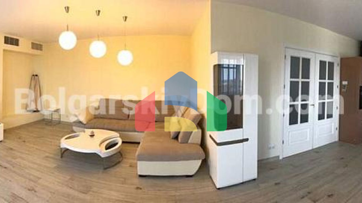 Трикімнатна квартира у Флорес Гарден