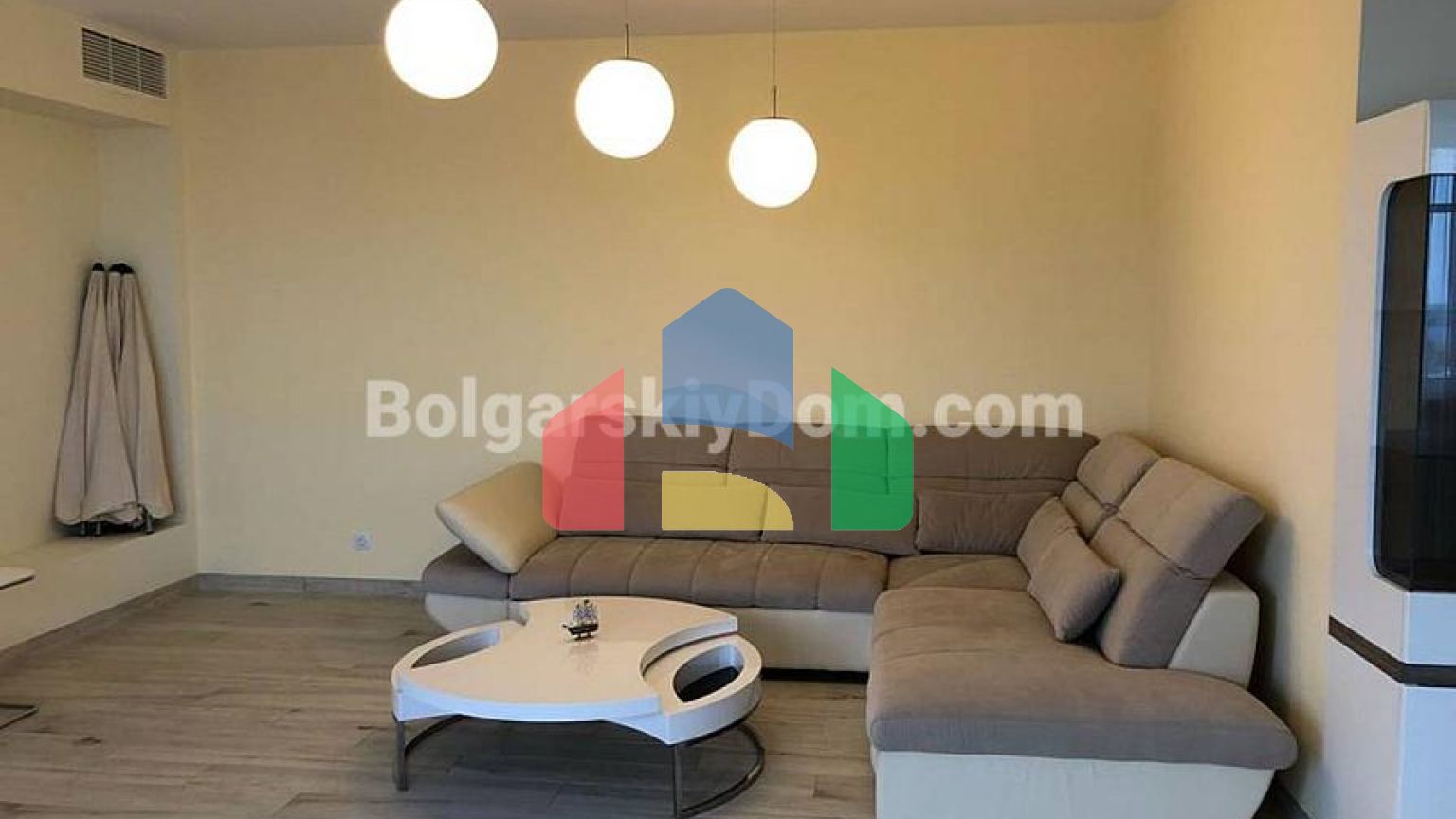 Трикімнатна квартира у Флорес Гарден