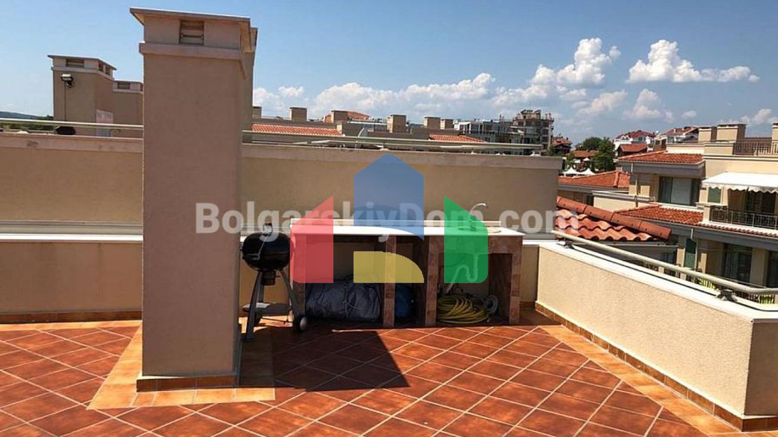 Трикімнатна квартира у Флорес Гарден