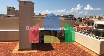 Трикімнатна квартира у Флорес Гарден